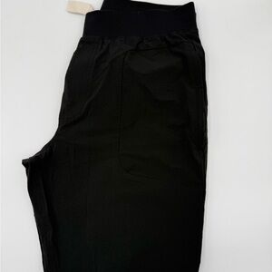 ALO Yoga Men’s Black Nylon Joggers Medium